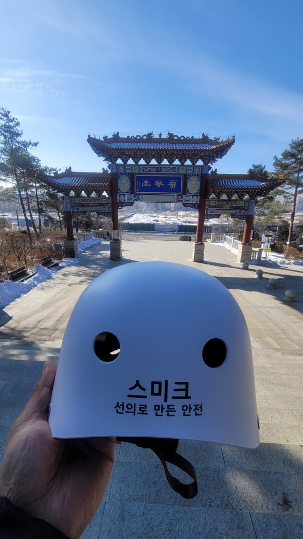 스미크 라이딩안전인증 C 표준 헬멧, 심천 항 FOB 가격 MOQ 5천개  제한 된 범위내에서 로고와 칼러 지정 가능